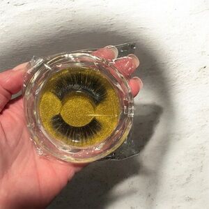 Bella Eyelash Dimond top clear box